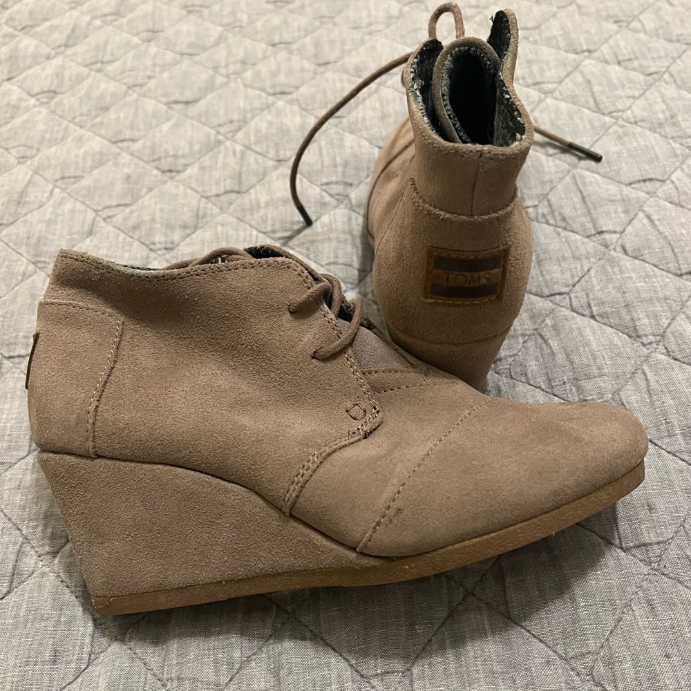 GUC light brown/taupe TOMS ankle boots